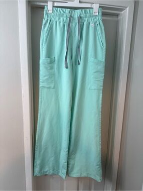 Resurge Crystal 7-Pocket High Waisted Wide Leg Scrub Pant in Jelly Mint